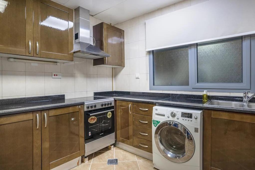 Excellent 2 Bedroom Front Apartamento *