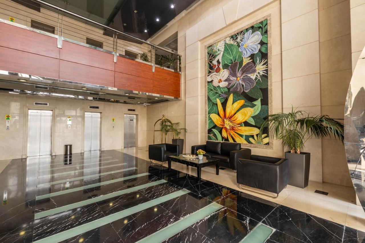 Excellent 2 Bedroom Front Apartamento